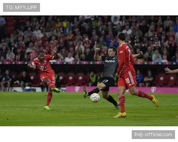 弗赖堡边路突破尝试，缺乏足够支援难以撕开拜仁防线